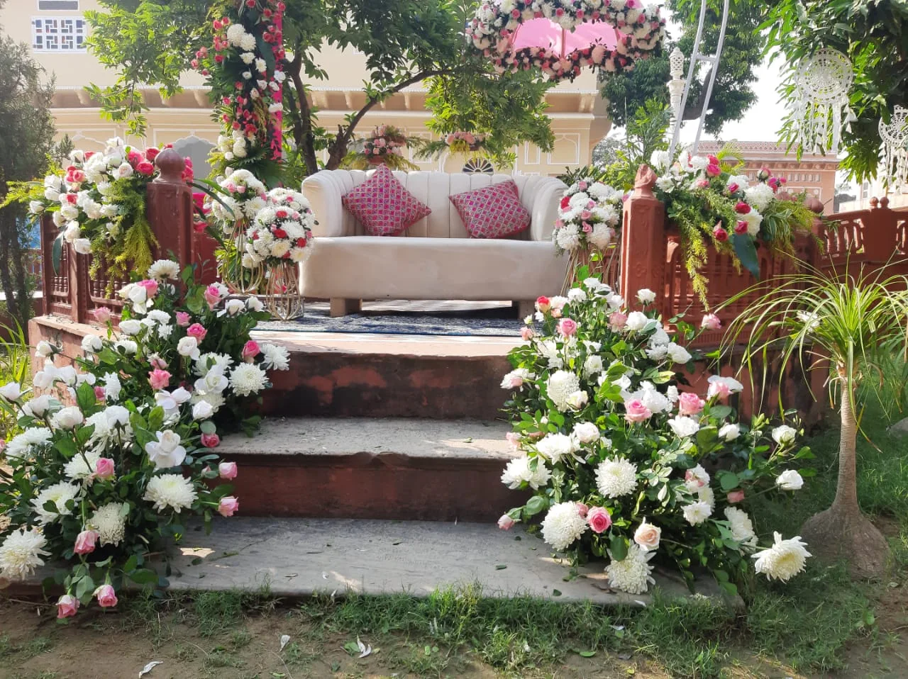 Fresh flower stage decoration with white sofa and roses